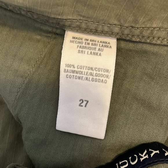 Women's Lucky Brand Army Green embroidered Roll Cuff Capris, Size 4 - Picture 4 of 5